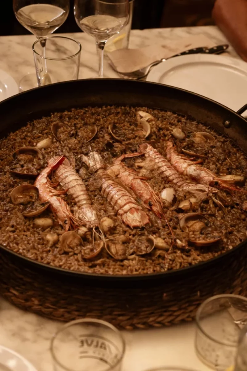 Los Pergaminos Barcelona best tapas and Paella